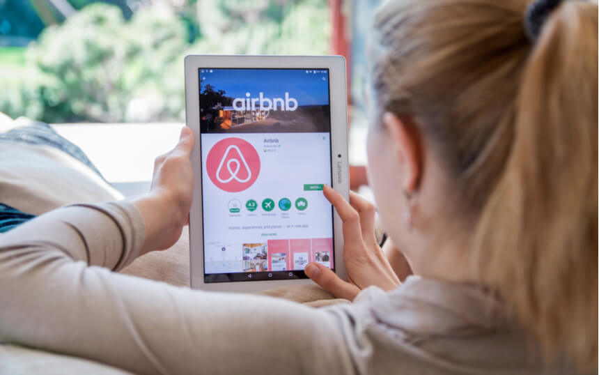 Beursgang dwingt Airbnb tot overleg met steden