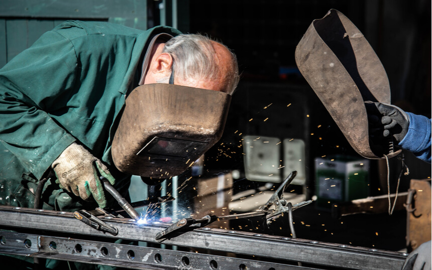Nederlandse industrie snijdt verder in loonkosten