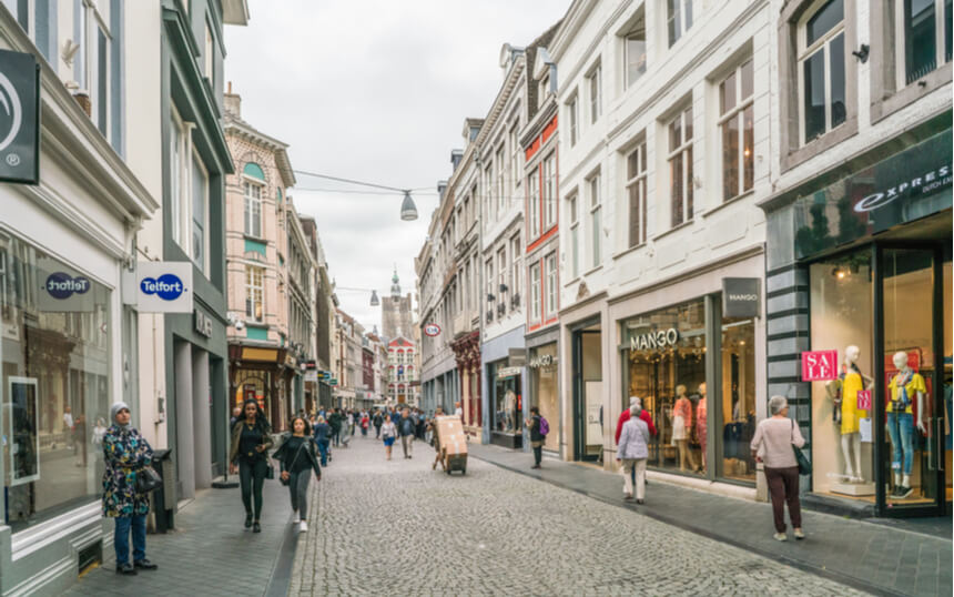 Fysieke winkel moet op zoek naar antwoord op online